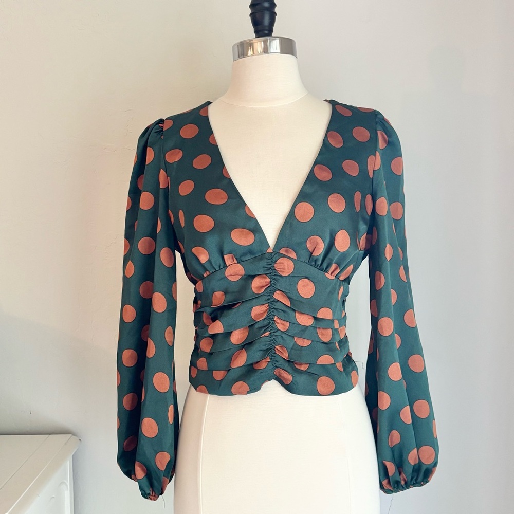 🌿 3 FOR $12 Green & Copper Dot Print Deep V-neck Smocked Waist Blouse, Small